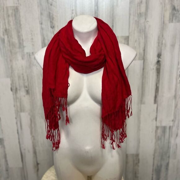 Red scarf - Picture 1 of 3